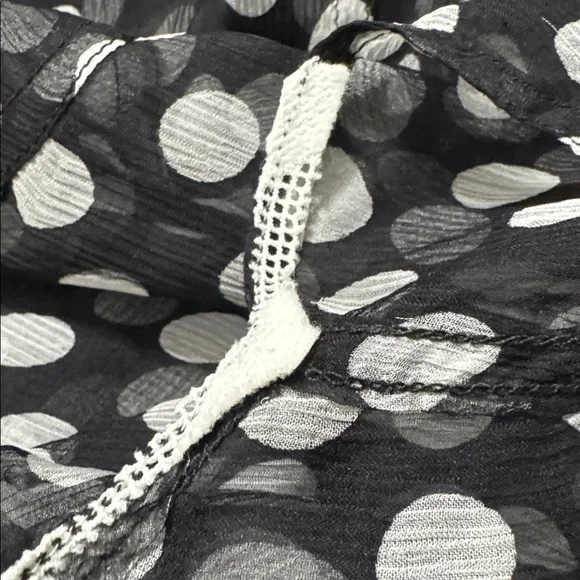 Elizabeth and James 100% Silk Black and White Polka Dot Button Front Blouse Top - Picture 14 of 15